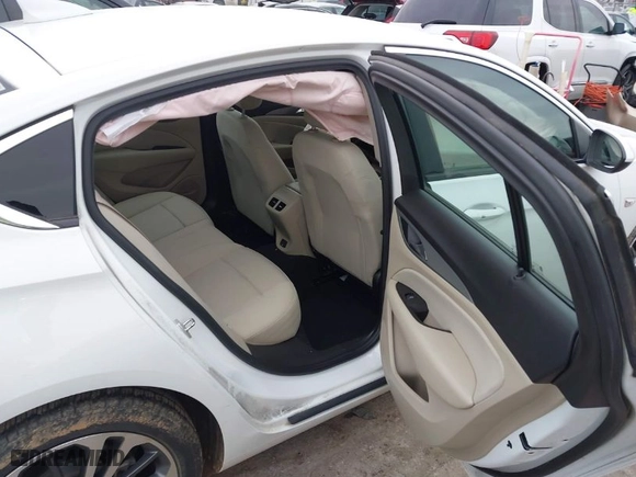 2019 Buick Regal Sportback Preferred with VIN W04GL6SX0K1043134, listed as a IAAI auction lot 41275392 with 136,089 mi miles. Bid and sale history available at carsss.com. Image 8.