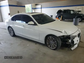 2015 BMW 3 Series 328i xDrive z VIN WBA3B5C54FP653519, wystawiony jako Copart lot #62698055 z przebiegiem 105 655 mil mil oraz Czysty tytuł • Clean title. Historia ofert i sprzedaży dostępna na DreamBid. Obrazek 4.