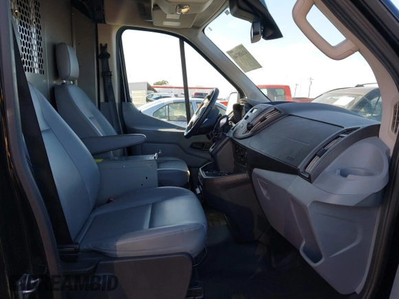 2017 Ford Transit z VIN 1FTYR2XM0HKB54687, wystawiony jako IAAI lot #41608746 z przebiegiem 57 744 mil mil oraz . Historia ofert i sprzedaży dostępna na DreamBid. Obrazek 5.