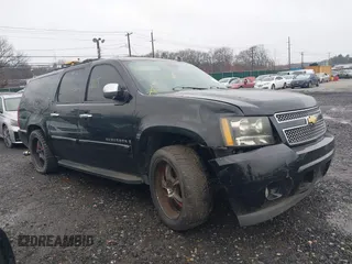 2008 Chevrolet Suburban LTZ z VIN 1GNFK16338R212658, wystawiony jako IAAI lot #41978617 z przebiegiem Nie podano mil oraz . Historia ofert i sprzedaży dostępna na DreamBid. Obrazek 1.