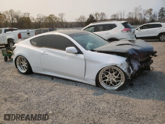 2015 Hyundai Genesis Coupe 3.8L Base z VIN KMHHT6KJ8FU125201, wystawiony jako Copart lot #50870815 z przebiegiem 139 802 mil mil oraz Szkody całkowita. Historia ofert i sprzedaży dostępna na DreamBid. Obrazek 4.