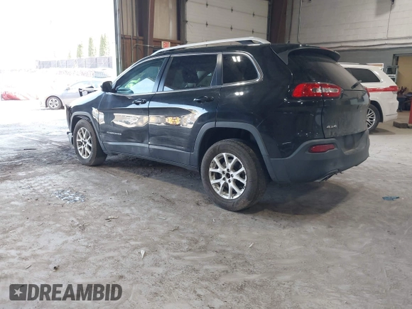2016 Jeep Cherokee Latitude z VIN 1C4PJMCS3GW241848, wystawiony jako IAAI lot #42085623 z przebiegiem 95 477 mil mil oraz . Historia ofert i sprzedaży dostępna na DreamBid. Obrazek 3.