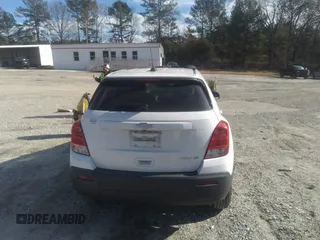 2015 Chevrolet Trax LS with VIN KL7CJKSB6FB085330, listed as a IAAI auction lot 41650191 with 81,830 mi miles. Bid and sale history available at carsss.com. Image 16.