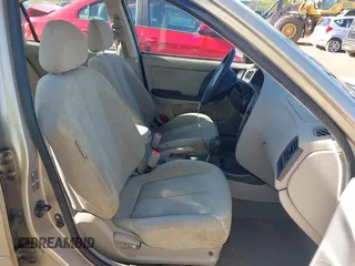 2003 Hyundai Elantra GLS z VIN KMHDN45D93U495703, wystawiony jako IAAI lot #42137927 z przebiegiem 93 287 mil mil oraz . Historia ofert i sprzedaży dostępna na DreamBid. Obrazek 5.