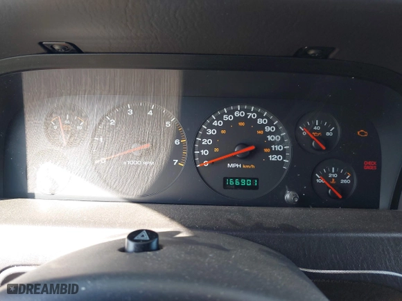 2001 Jeep Grand Cherokee Laredo with VIN 1J4GW48S61C662315, listed as a IAAI auction lot 42002235 with 166,901 mi miles. Bid and sale history available at carsss.com. Image 7.