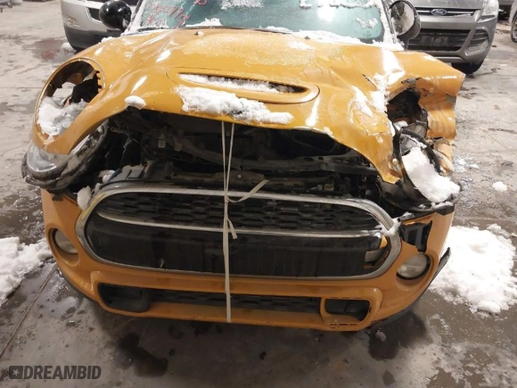 2016 MINI Cooper Hardtop S with VIN WMWXP7C51G2C61145, listed as a IAAI auction lot 40966675 with 70,077 mi miles. Bid and sale history available at carsss.com. Image 6.