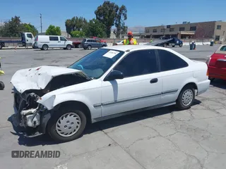 1996 Honda Civic DX z VIN 1HGEJ6222TL048575, wystawiony jako IAAI lot #42408718 z przebiegiem 235 209 mil mil oraz . Historia ofert i sprzedaży dostępna na DreamBid. Obrazek 2.