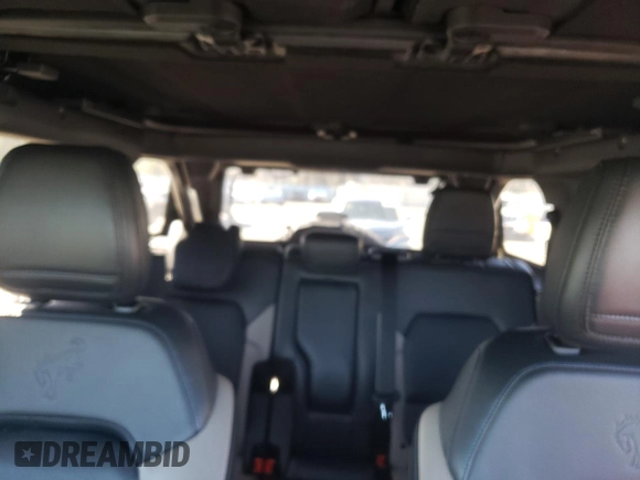 2023 Ford Bronco z VIN 1FMEE5DP0PLB62405, wystawiony jako Copart lot #48457335 z przebiegiem 56 998 mil mil oraz Szkoda całkowita • Salvage title. Historia ofert i sprzedaży dostępna na DreamBid. Obrazek 10.