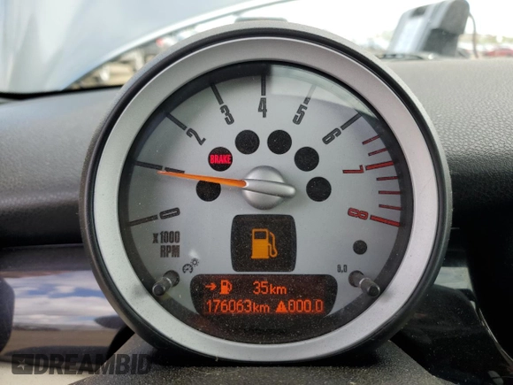 2008 MINI Hardtop S with VIN WMWMF73538TT91152, listed as a Copart auction lot 57671495 with 176,063 mi miles and Salvage title. Bid and sale history available at DreamBid. Image 9.