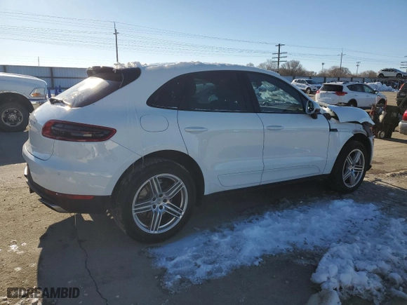 2018 Porsche Macan with VIN WP1AA2A52JLB02714, listed as a Copart auction lot 44530285 with 35,790 mi miles and Salvage Title. Bid and sale history available at carsss.com. Image 3.