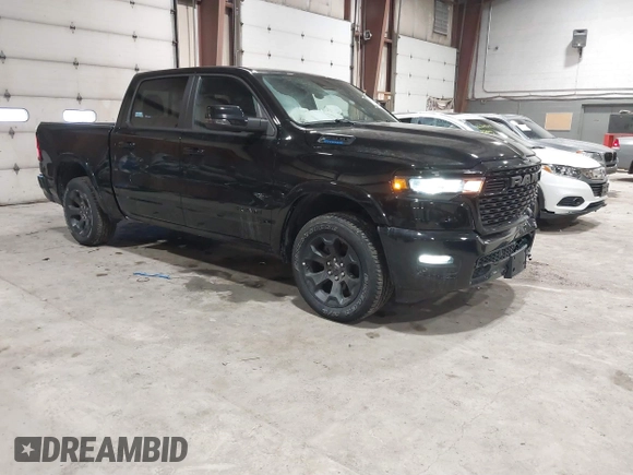 2025 Ram 1500 Big Horn z VIN 1C6RRFFG0SN572588, wystawiony jako IAAI lot #41629079 z przebiegiem 6 675 mil mil oraz . Historia ofert i sprzedaży dostępna na DreamBid. Obrazek 1.