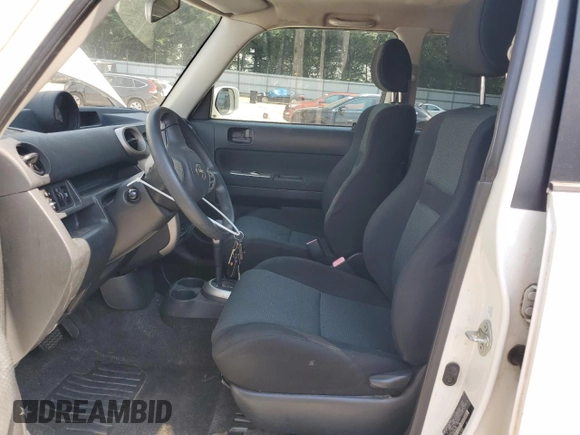 2006 Scion xB z VIN JTLKT324064096333, wystawiony jako Copart lot #62640115 z przebiegiem 193 477 mil mil oraz Czysty tytuł • Clean title. Historia ofert i sprzedaży dostępna na DreamBid. Obrazek 7.