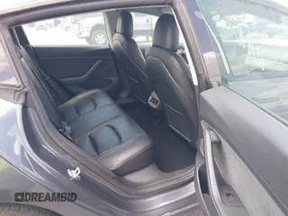 2023 Tesla Model 3 z VIN 5YJ3E1EA3PF435158, wystawiony jako IAAI lot #42356031 z przebiegiem 41 408 mil mil oraz . Historia ofert i sprzedaży dostępna na DreamBid. Obrazek 8.