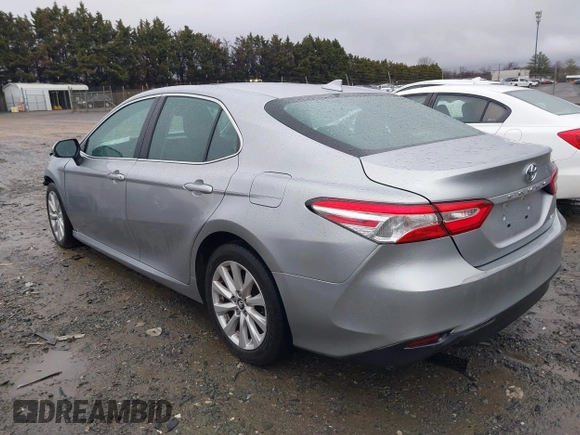 2020 Toyota Camry LE with VIN 4T1C11AK5LU869525, listed as a IAAI auction lot 41693706 with 134,201 mi miles. Bid and sale history available at carsss.com. Image 3.