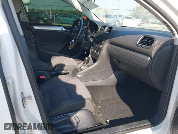 2013 Volkswagen Golf TDI z VIN WVWDM7AJ9DW138502, wystawiony jako IAAI lot #42115604 z przebiegiem 133 888 mil mil oraz . Historia ofert i sprzedaży dostępna na DreamBid. Obrazek 5.