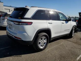 2023 Jeep Grand Cherokee Laredo with VIN 1C4RJGAG5PC610249, listed as a Copart auction lot 81630784 with 43,286 mi miles and Salvage title. Bid and sale history available at DreamBid. Image 3.