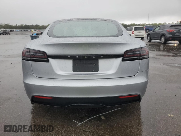 2024 Tesla Model S z VIN 5YJSA1E53RF542174, wystawiony jako Copart lot #55063885 z przebiegiem 4 751 mil mil oraz Szkoda całkowita • Salvage title. Historia ofert i sprzedaży dostępna na DreamBid. Obrazek 6.