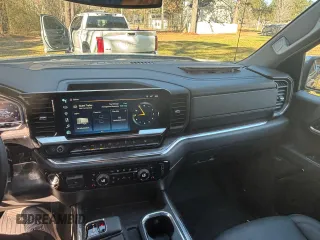 2024 Chevrolet Silverado 1500 with VIN 3GCUDGEL2RG257638, listed as a Copart auction lot 49019625 with 3,277 mi miles and Clean Title. Bid and sale history available at DreamBid. Image 9.