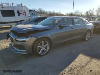 2018 Volvo S90 Momentum with VIN LVY982MKXJP029420, listed as a Copart auction lot 37016113 with 41478 miles. Bid and sale history available at carsss.com. Image 1.