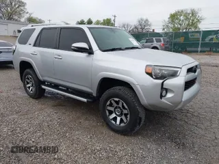 2018 Toyota 4Runner SR5 with VIN JTEBU5JR2J5597773, listed as a IAAI auction lot 41904537 with 67,380 mi miles. Bid and sale history available at carsss.com. Image 1.