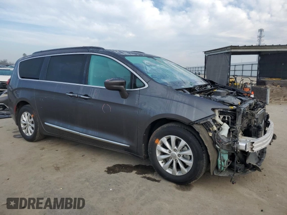 2017 Chrysler Pacifica Touring L with VIN 2C4RC1BG4HR593152, listed as a Copart auction lot 87869615 with 83,292 mi miles and Salvage Title. Bid and sale history available at DreamBid. Image 4.