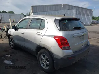 2016 Chevrolet Trax LS z VIN KL7CJNSB6GB663624, wystawiony jako IAAI lot #42207134 z przebiegiem 96 751 mil mil oraz . Historia ofert i sprzedaży dostępna na DreamBid. Obrazek 3.