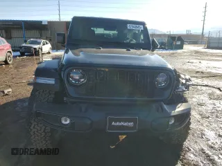 2025 Jeep Wrangler Sport z VIN 1C4PJXAN8SW509817, wystawiony jako Copart lot #42943945 z przebiegiem 178 mil mil oraz Szkoda całkowita • Salvage title. Historia ofert i sprzedaży dostępna na DreamBid. Obrazek 5.