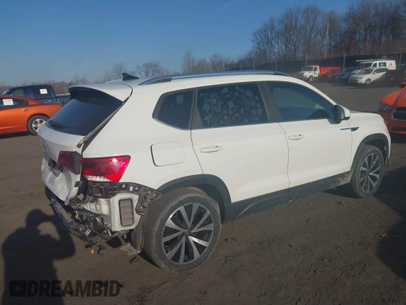 2023 Volkswagen Taos SE z VIN 3VVNX7B29PM345710, wystawiony jako IAAI lot #41805268 z przebiegiem 27 783 mil mil oraz . Historia ofert i sprzedaży dostępna na DreamBid. Obrazek 4.