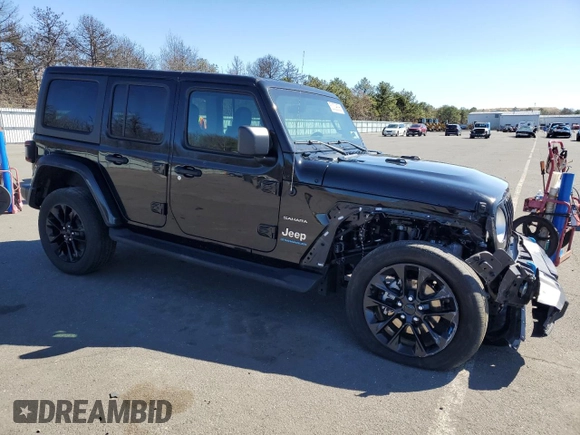 2023 Jeep Wrangler Sahara z VIN 1C4JJXP66PW605961, wystawiony jako Copart lot #50209655 z przebiegiem 32 805 mil mil oraz Szkoda całkowita • Salvage title. Historia ofert i sprzedaży dostępna na DreamBid. Obrazek 4.