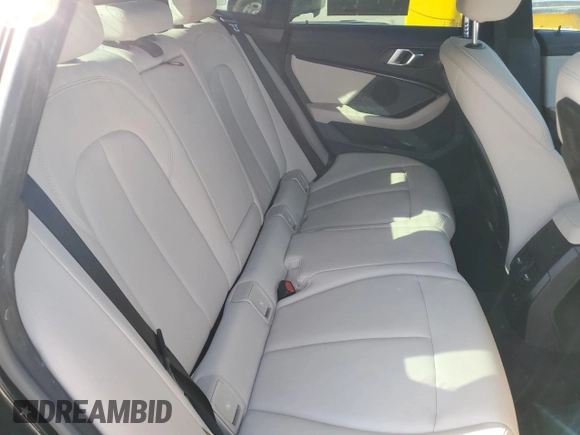 2021 BMW 2 Series 228i z VIN WBA53AK09M7J08966, wystawiony jako Copart lot #48018835 z przebiegiem 66 292 mil mil oraz Czysty tytuł • Clean title. Historia ofert i sprzedaży dostępna na DreamBid. Obrazek 10.