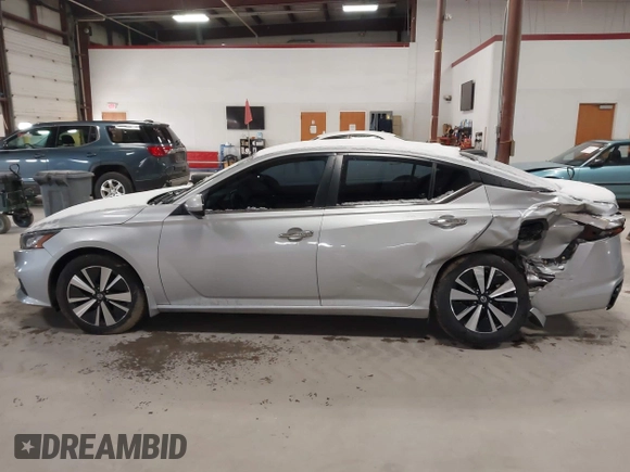 2022 Nissan Altima SV with VIN 1N4BL4DV2NN353921, listed as a IAAI auction lot 41821341 with 37,905 mi miles and . Bid and sale history available at carsss.com. Image 14.