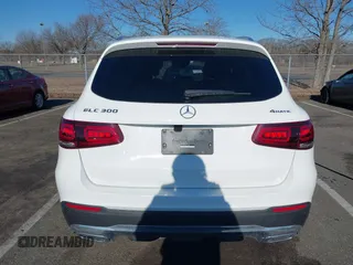 2020 Mercedes-Benz GLC 300 z VIN WDC0G8EB4LF716707, wystawiony jako IAAI lot #41695111 z przebiegiem 27 715 mil mil oraz . Historia ofert i sprzedaży dostępna na DreamBid. Obrazek 16.