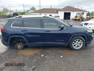 2014 Jeep Cherokee Altitude z VIN 1C4PJMCS4EW178143, wystawiony jako IAAI lot #42337462 z przebiegiem 240 796 mil mil oraz . Historia ofert i sprzedaży dostępna na DreamBid. Obrazek 12.