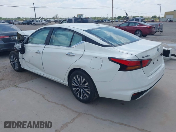 2025 Nissan Altima SV with VIN 1N4BL4DV3SN373851, listed as a IAAI auction lot 42123464 with 4,401 mi miles and . Bid and sale history available at DreamBid. Image 3.