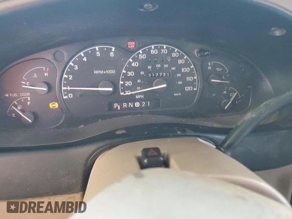 2000 Ford Explorer z VIN 1FMZU75E8YZA63925, wystawiony jako Copart lot #88376205 z przebiegiem 317 731 mil mil oraz Czysty tytuł • Clean title. Historia ofert i sprzedaży dostępna na DreamBid. Obrazek 9.