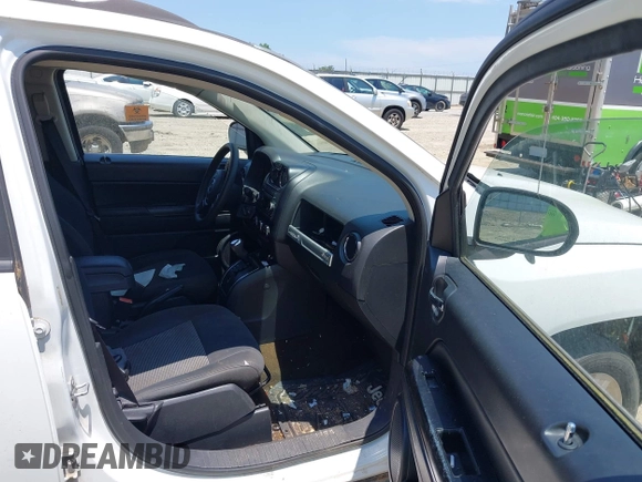 2016 Jeep Compass Sport с VIN 1C4NJCBA0GD569119, выставлен на аукционе IAAI как лот 42585329 с пробегом Не указан миль и . История ставок и продаж доступна на DreamBid. Изображение 5.