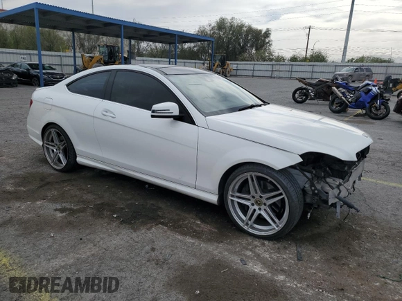 2013 Mercedes-Benz C 350 с VIN WDDGJ5HB6DG052606, выставлен на аукционе Copart как лот 56541495 с пробегом 108 501 миль миль и Списание • Salvage title. История ставок и продаж доступна на DreamBid. Изображение 4.