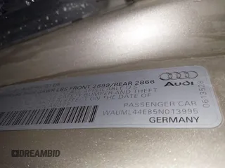 2005 Audi A8 z VIN WAUML44E85N013995, wystawiony jako IAAI lot #42130813 z przebiegiem 53 435 mil mil oraz . Historia ofert i sprzedaży dostępna na DreamBid. Obrazek 9.