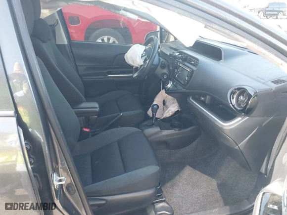 2015 Toyota Prius c One with VIN JTDKDTB33F1585004, listed as a IAAI auction lot 41950129 with 209,233 mi miles. Bid and sale history available at carsss.com. Image 5.