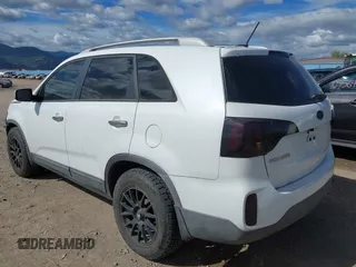 2015 Kia Sorento LX with VIN 5XYKT4A75FG608229, listed as a IAAI auction lot 40395853 with 81,115 mi miles. Bid and sale history available at carsss.com. Image 3.