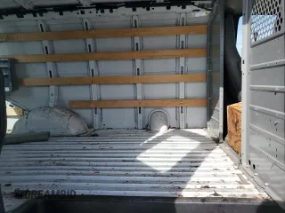 2017 GMC Savana Cargo z VIN 1GTW7AFF7H1910855, wystawiony jako Copart lot #56770395 z przebiegiem 158 983 mil mil oraz Szkody całkowita. Historia ofert i sprzedaży dostępna na DreamBid. Obrazek 10.