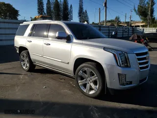 2020 Cadillac Escalade Premium Luxury with VIN 1GYS4CKJ9LR172686, listed as a Copart auction lot 82578424 with 29,458 mi miles and Salvage Title. Bid and sale history available at carsss.com. Image 4.
