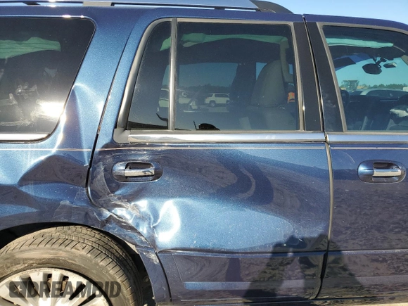 2015 Lincoln Navigator z VIN 5LMJJ2HT6FEJ02578, wystawiony jako Copart lot #48020895 z przebiegiem 157 597 mil mil oraz Szkoda całkowita • Salvage title. Historia ofert i sprzedaży dostępna na DreamBid. Obrazek 11.