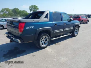 2005 Chevrolet Avalanche Z71 with VIN 3GNEK12Z95G177934, listed as a IAAI auction lot 42645320 with 195,523 mi miles and . Bid and sale history available at DreamBid. Image 4.