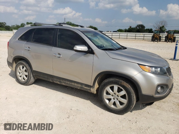 2012 Kia Sorento LX z VIN 5XYKT3A64CG274580, wystawiony jako Copart lot #55513455 z przebiegiem 167 369 mil mil oraz Szkoda całkowita • Salvage title. Historia ofert i sprzedaży dostępna na DreamBid. Obrazek 4.
