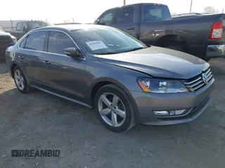 2015 Volkswagen Passat Limited Edition Edition z VIN 1VWAT7A32FC109349, wystawiony jako IAAI lot #42095997 z przebiegiem 125 392 mil mil oraz . Historia ofert i sprzedaży dostępna na DreamBid. Obrazek 1.