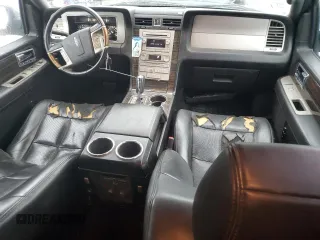 2010 Lincoln Navigator z VIN 5LMJJ2J5XAEJ06153, wystawiony jako Copart lot #44912505 z przebiegiem 248 677 mil mil oraz Czysty tytuł • Clean title. Historia ofert i sprzedaży dostępna na DreamBid. Obrazek 8.
