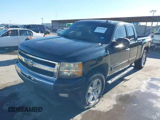 2007 Chevrolet Silverado 1500 LT w/2LT with VIN 2GCEC19J271675569, listed as a IAAI auction lot 41648141 with 293,825 mi miles. Bid and sale history available at carsss.com. Image 20.