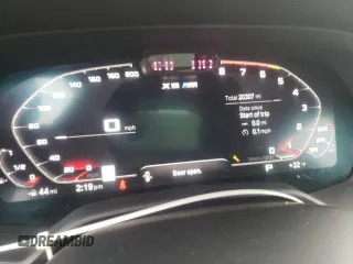 2021 BMW X5 M z VIN 5YMJU0C08M9H05967, wystawiony jako Copart lot #68961842 z przebiegiem 20 307 mil mil oraz . Historia ofert i sprzedaży dostępna na DreamBid. Obrazek 9.