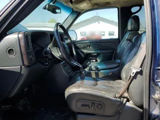 2002 Chevrolet Avalanche with VIN 3GNEK13TX2G250105, listed as a Copart auction lot 52038705 with 181,119 mi miles and Salvage Title. Bid and sale history available at carsss.com. Image 7.